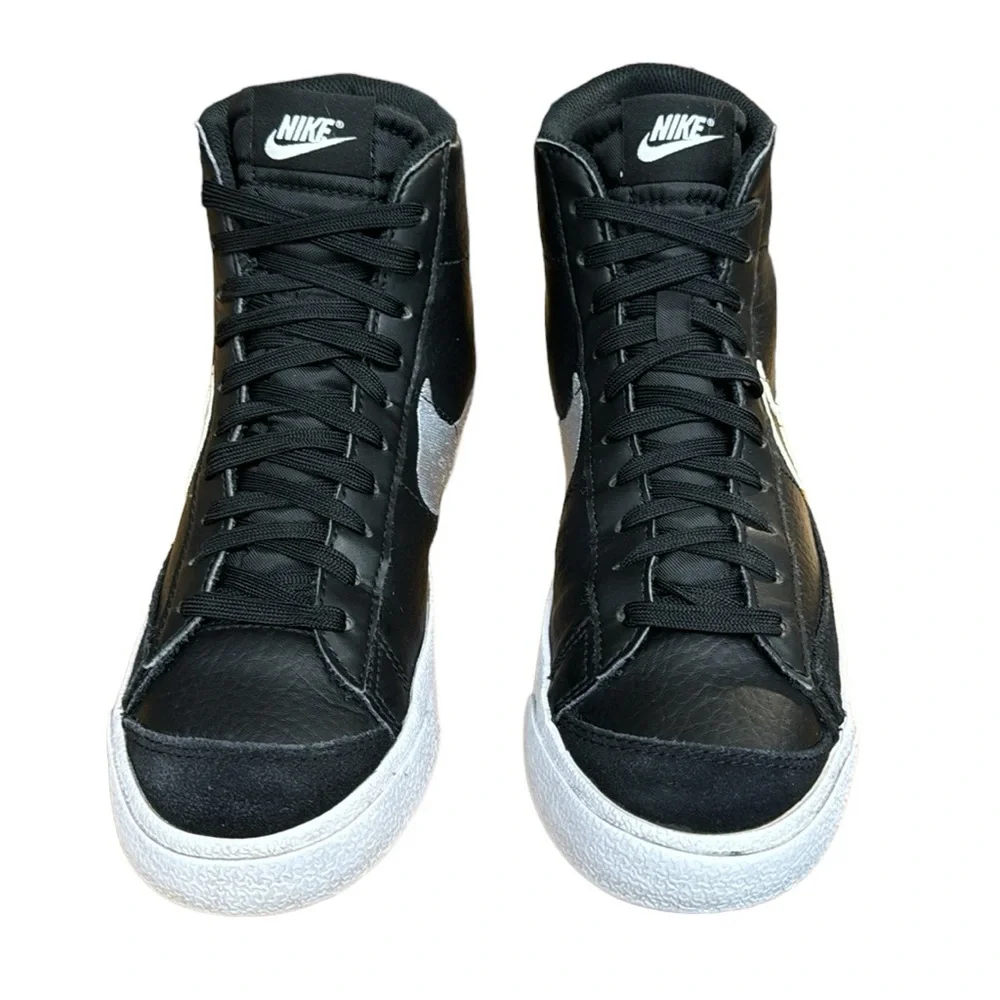 Nike Blazer Mid ‘77 SE (GS) Black Playful Fonts DJ0265-001 Shoes- SZ 5.5Y- 7.5 W